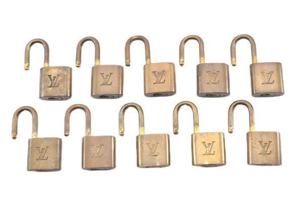 Authentic Louis Vuitton Padlock Gold 10Set LV 0214G For Sale