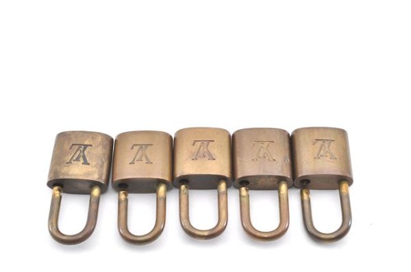 Authentic Louis Vuitton Padlock Gold 10Set LV 0214G For Sale